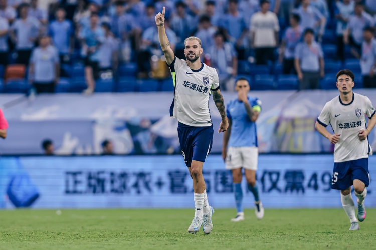 星空体育app下载-足球报：廖均健、图多列、张威、高华泽已与广州豹会合