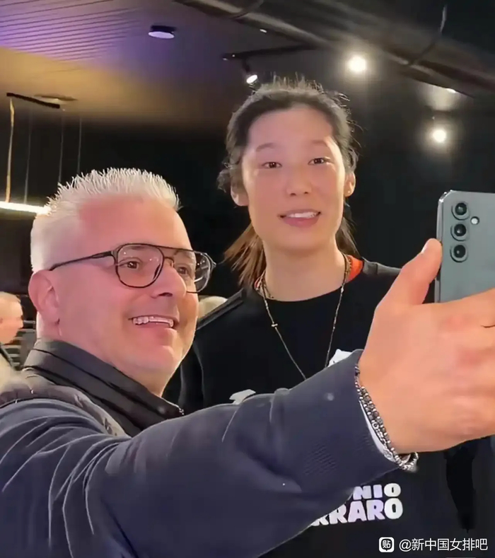 星空体育app下载-续约科内！朱婷用顶薪打服黑子：31岁无休扛队，这才是女排真传奇|中国女排|科内利亚诺|精神|意甲|世锦赛_新浪体育_新浪新闻